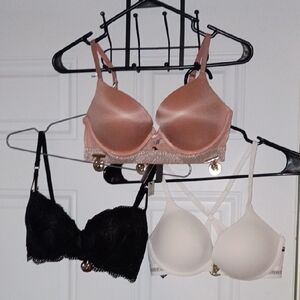 3-Pack Bra Bundle – 34C – New
Victoria’s Secret PINK, Tommy Hilfiger, Sophie B
